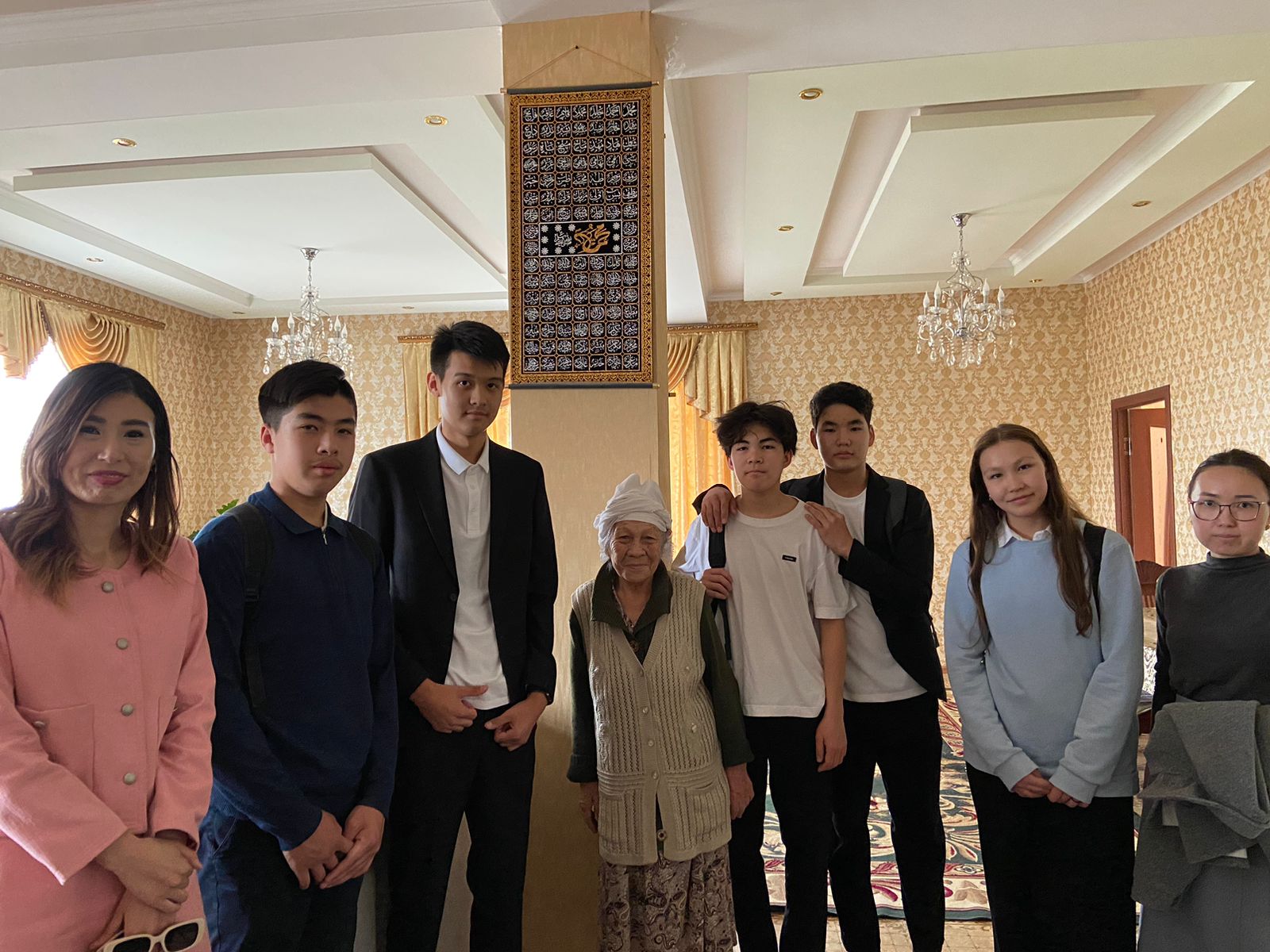 "Ардагерлерді мерекемен құттықтау"