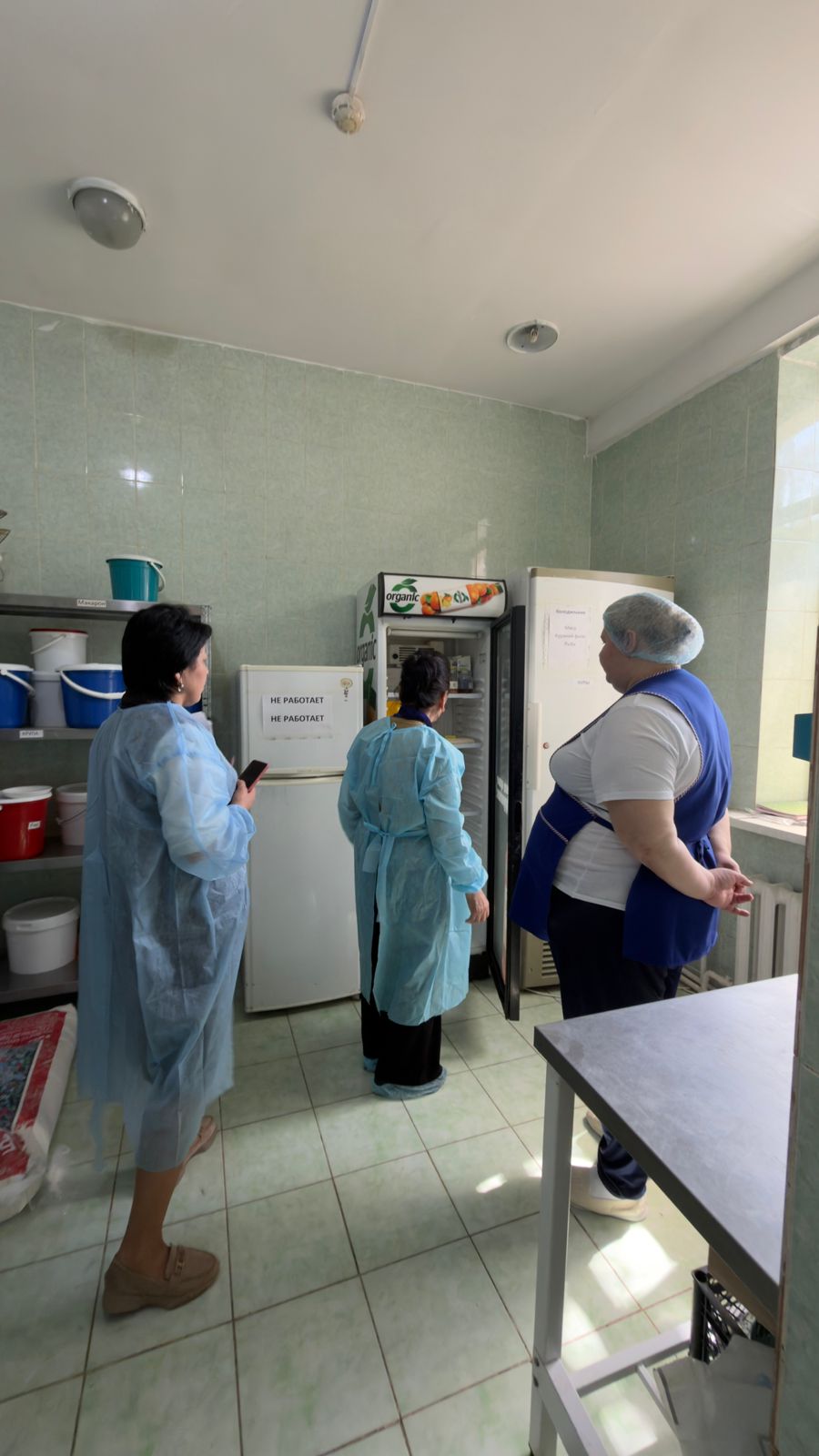 Мектеп асханасын мониторингтік комиссияның тексеру барысы